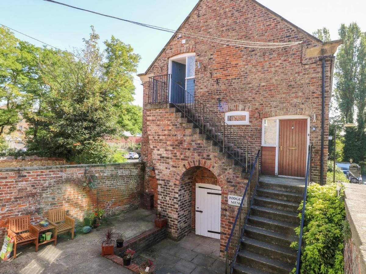 2 Rodgers Mews Apartment Malton Exterior foto